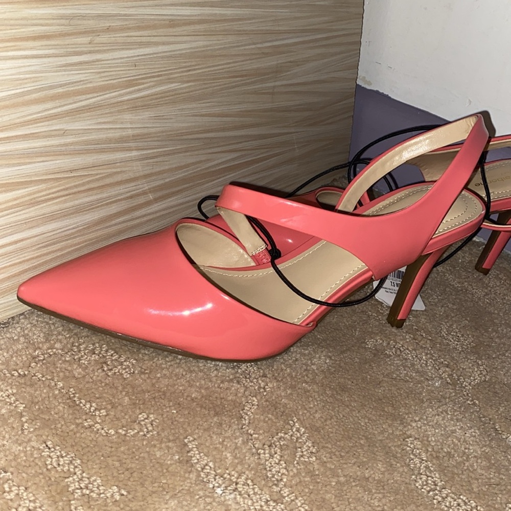 Closed toe heels - Picture 2 of 2